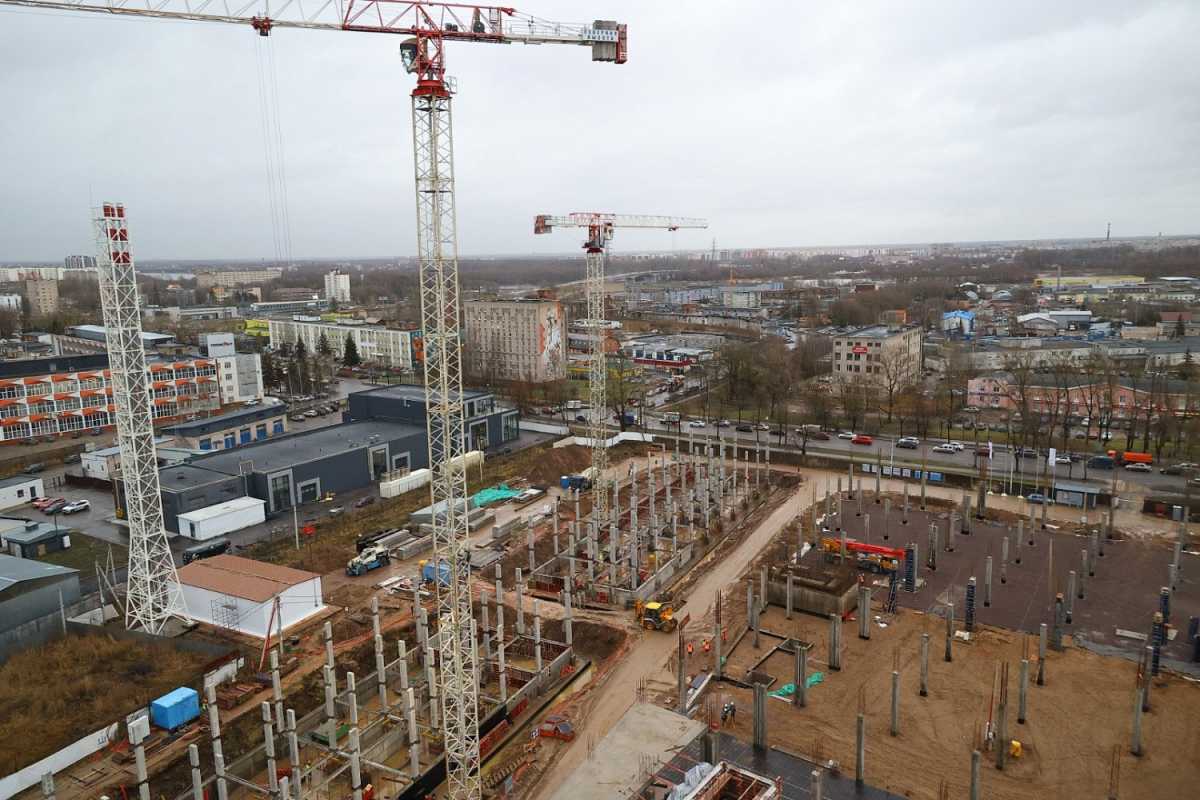 Строительство кампуса в Великом Новгороде идёт в три смены