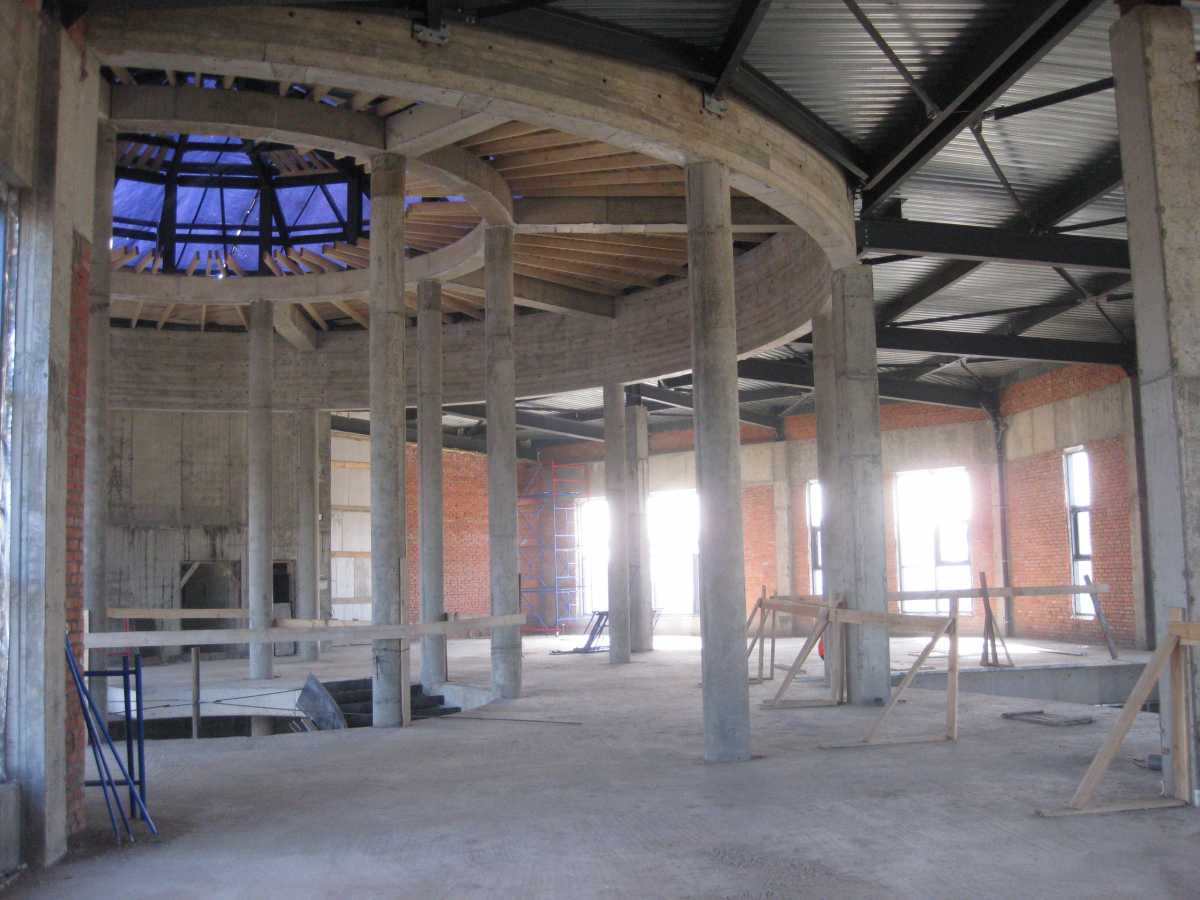 В Боровичах идёт отделка фасада строящегося развлекательного центра «Терра Нова»