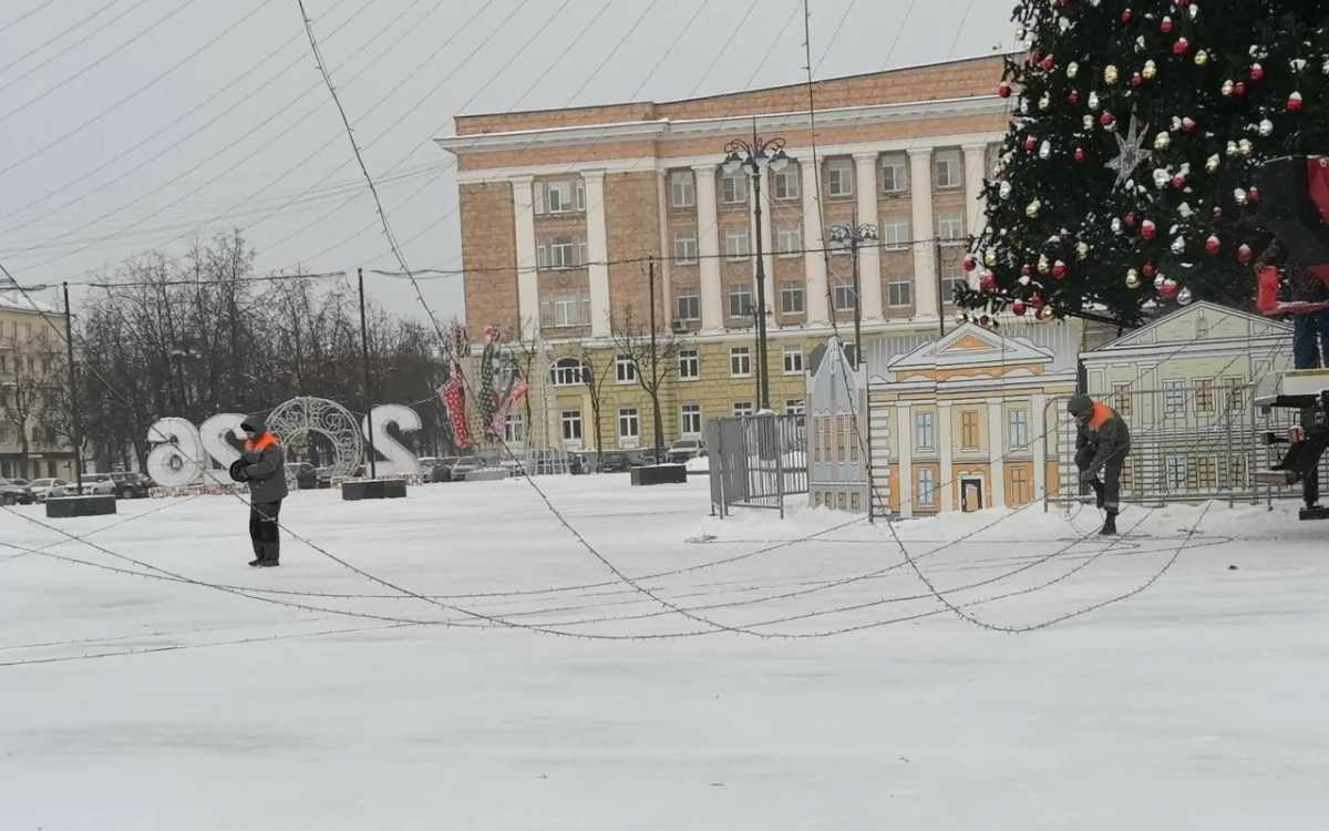 На главной площади Великого Новгорода демонтируют шатёр «Звёздное небо»