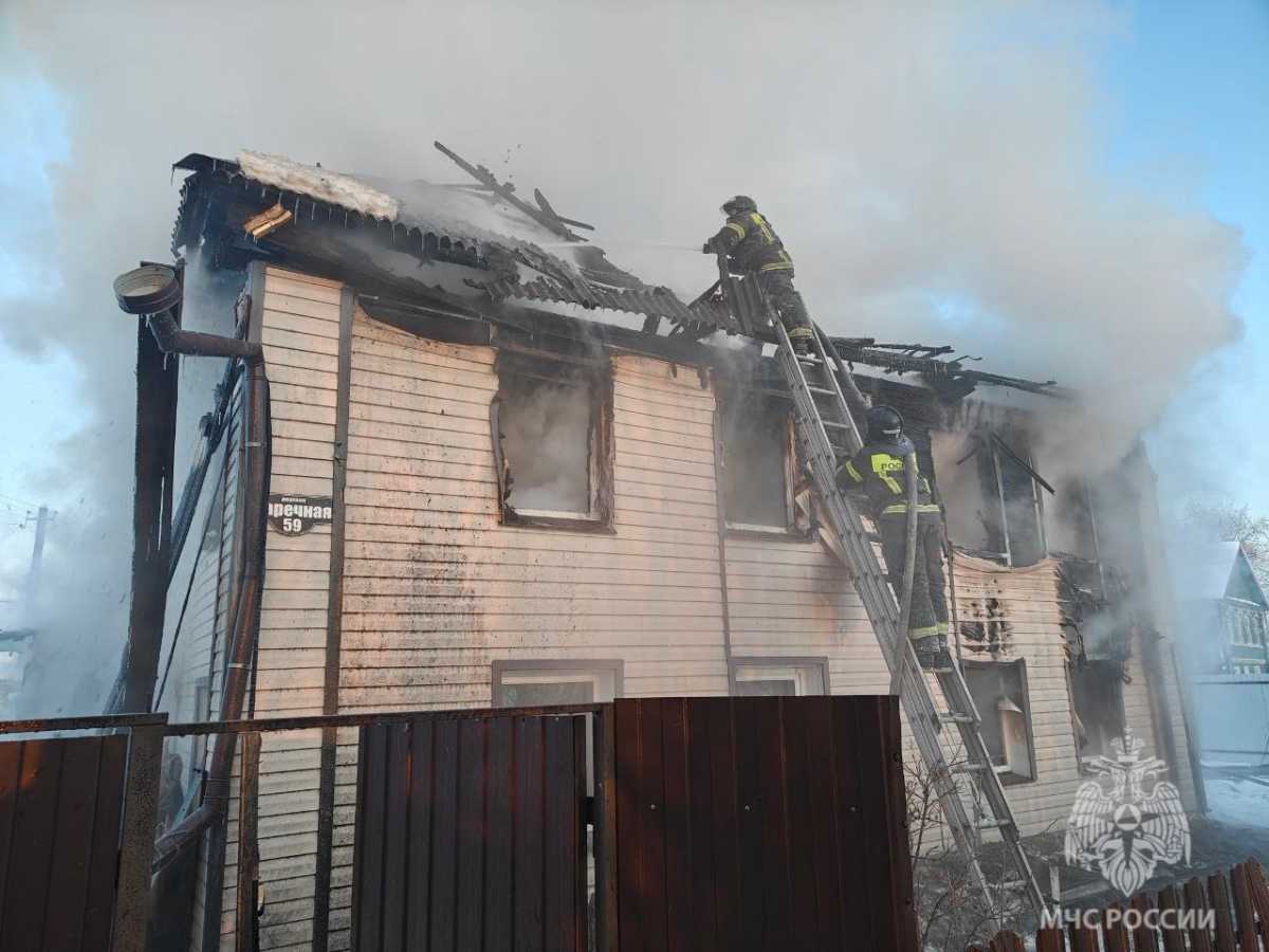 В Боровичском округе мужчина пострадал при спасении девушки из горящего дома