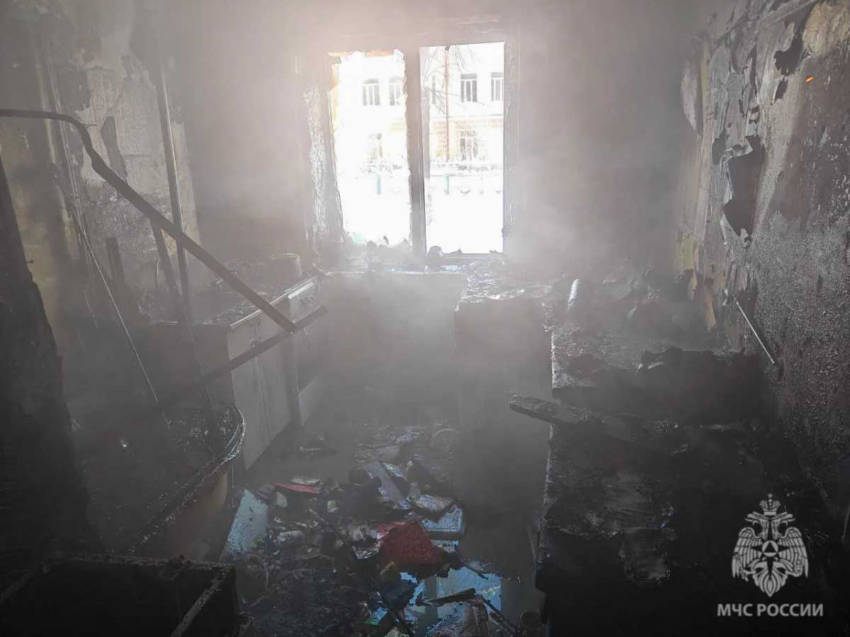 Собаку и четырёх человек спасли на пожаре в Боровичах