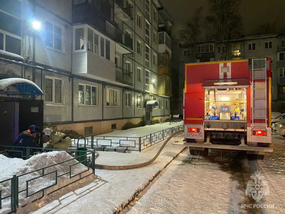 На пожаре в доме на проспекте Мира в Великом Новгороде погиб мужчина