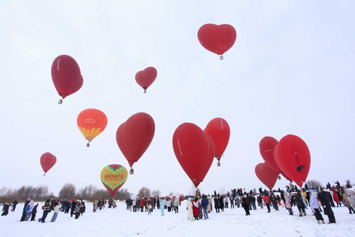 Новгородцы приняли участие в международном фестивале аэростатов-сердец в Дмитрове