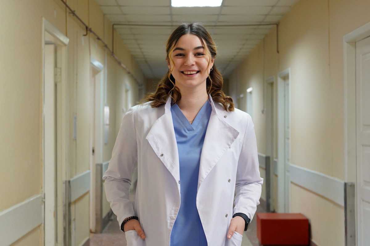 Молодой новгородский врач прошла путь от медсестры в «красной» зоне до терапевта