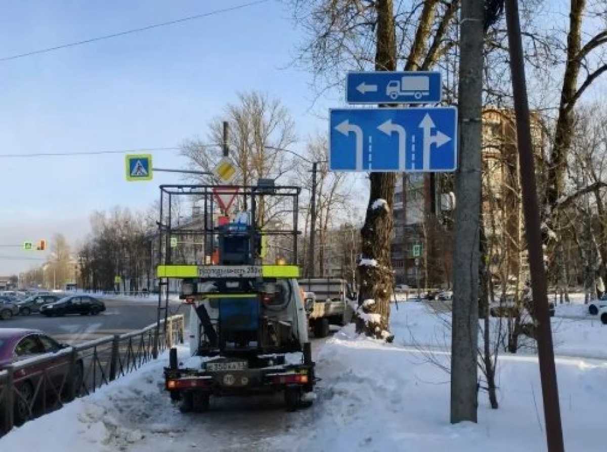 На улице Белова в Великом Новгороде разрешили правый поворот с улицы Октябрьской в сторону вокзала