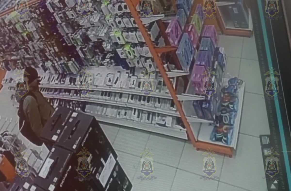 Новгородца будут судить за 12 краж кофе, алкоголя, посуды и техники