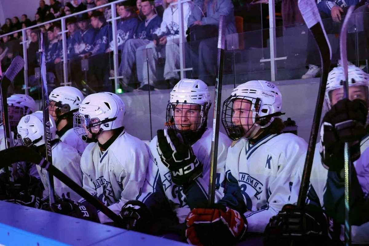 Более 1500 человек смогли увидеть Кубок Гагарина в Великом Новгороде