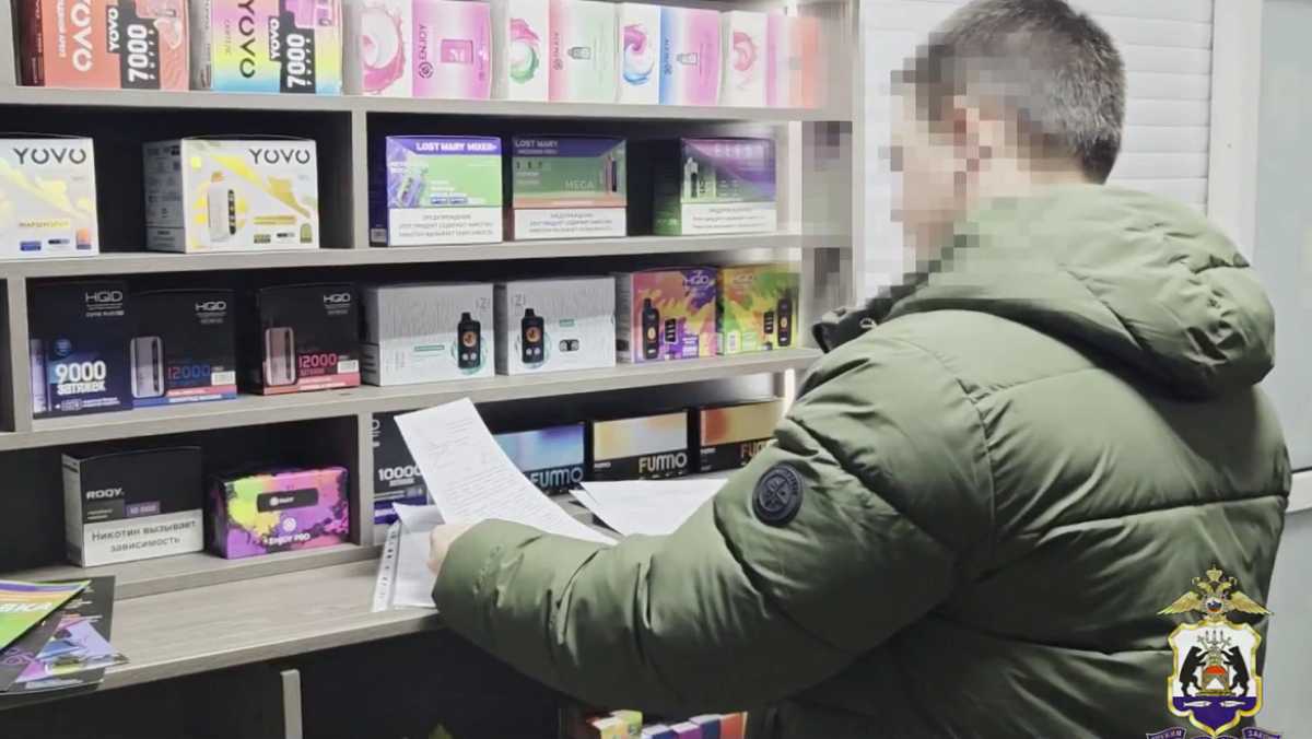 Полиция пресекла продажу нелегальных вейпов в четырёх магазинах Великого Новгорода