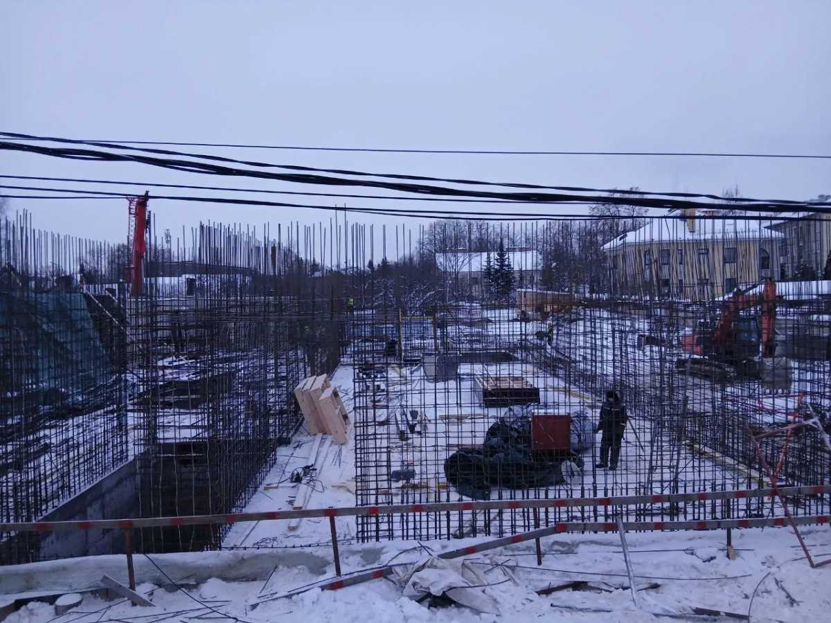 В Великом Новгороде начали возводить надземную часть будущего центра имени Валентина Янина