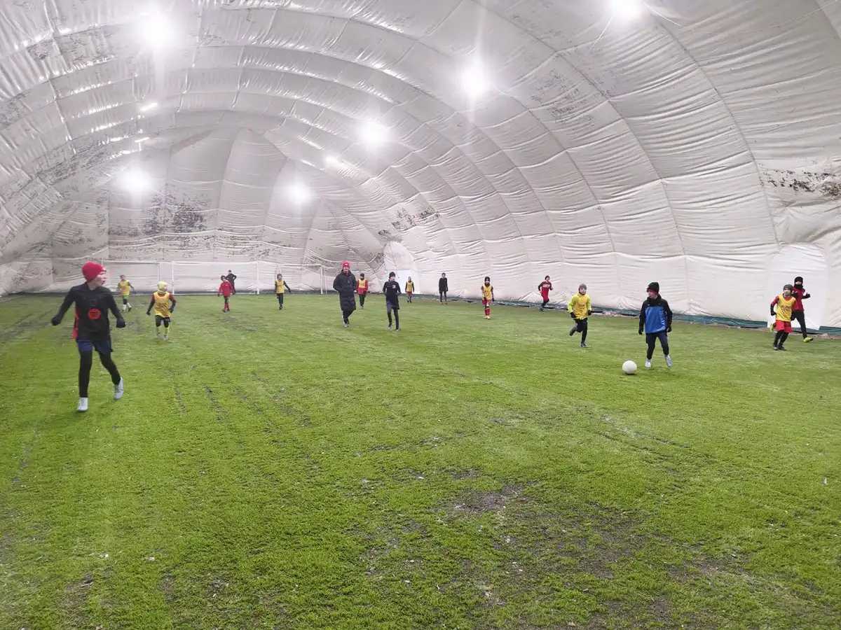 Социальный предприниматель Никита Анисимов восстанавливает стадион «Химик» в Великом Новгороде