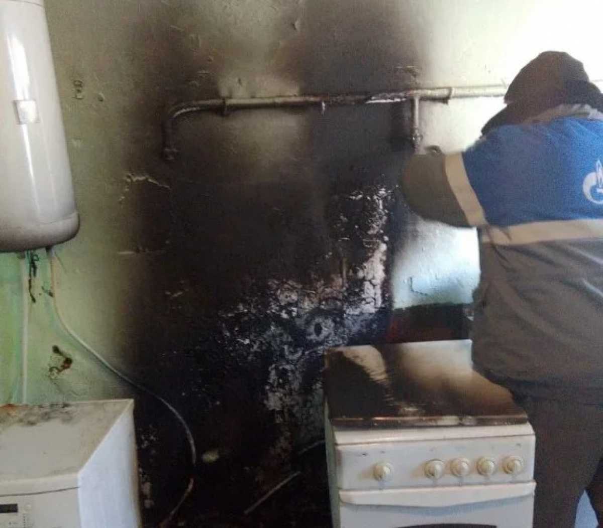 В общежитии в Великом Новгороде загорелась тумбочка