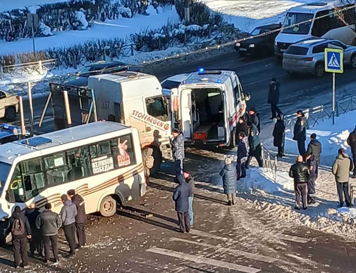 Двое пострадавших в ДТП в Старой Руссе находятся в стабильно тяжëлом состоянии