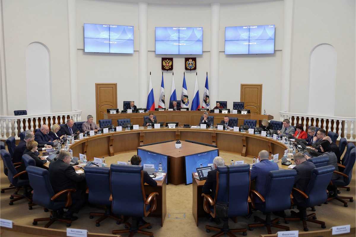 Александр Дронов выступит с отчётом перед Новгородской облдумой 28 мая