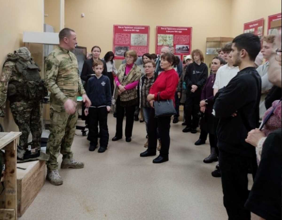 В Чудовском краеведческом музее открылась выставка «СВОи: фронтовые будни»