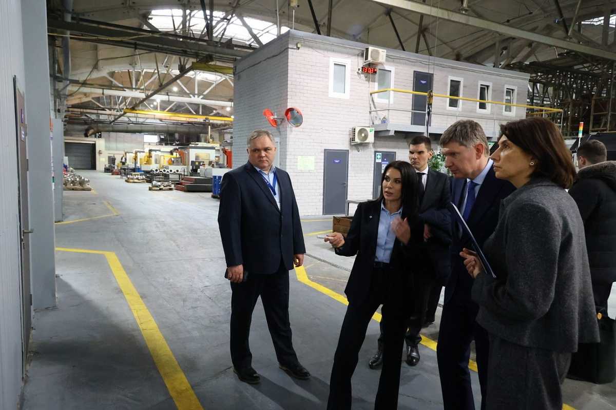 Министр экономического развития РФ Максим Решетников посетил новгородские предприятия