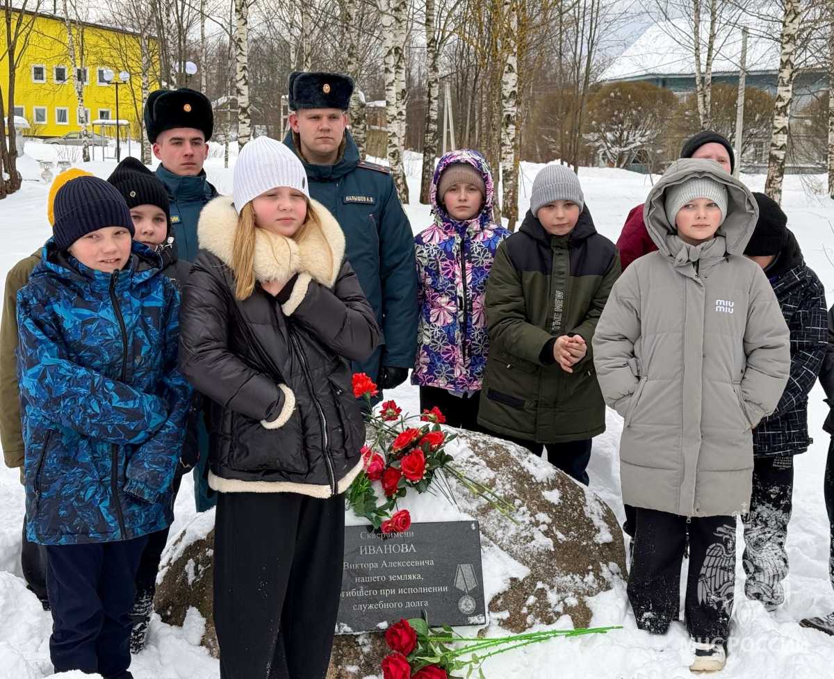 В Мошенском почтили память курсанта Ленинградского пожарно-технического училища МВД СССР Виктора Иванова