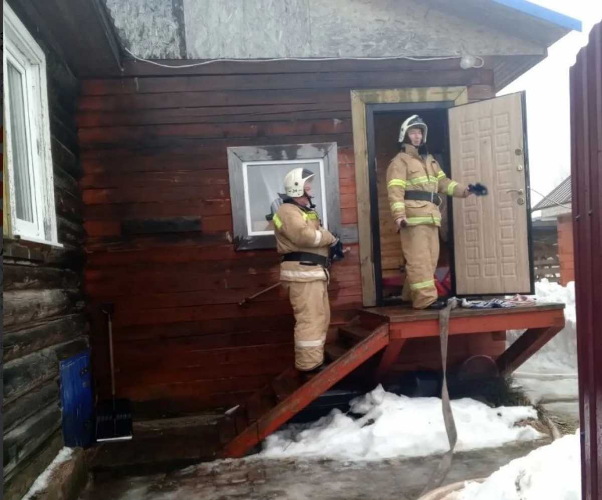 В парфинской деревне Рудново потушили жилой дом