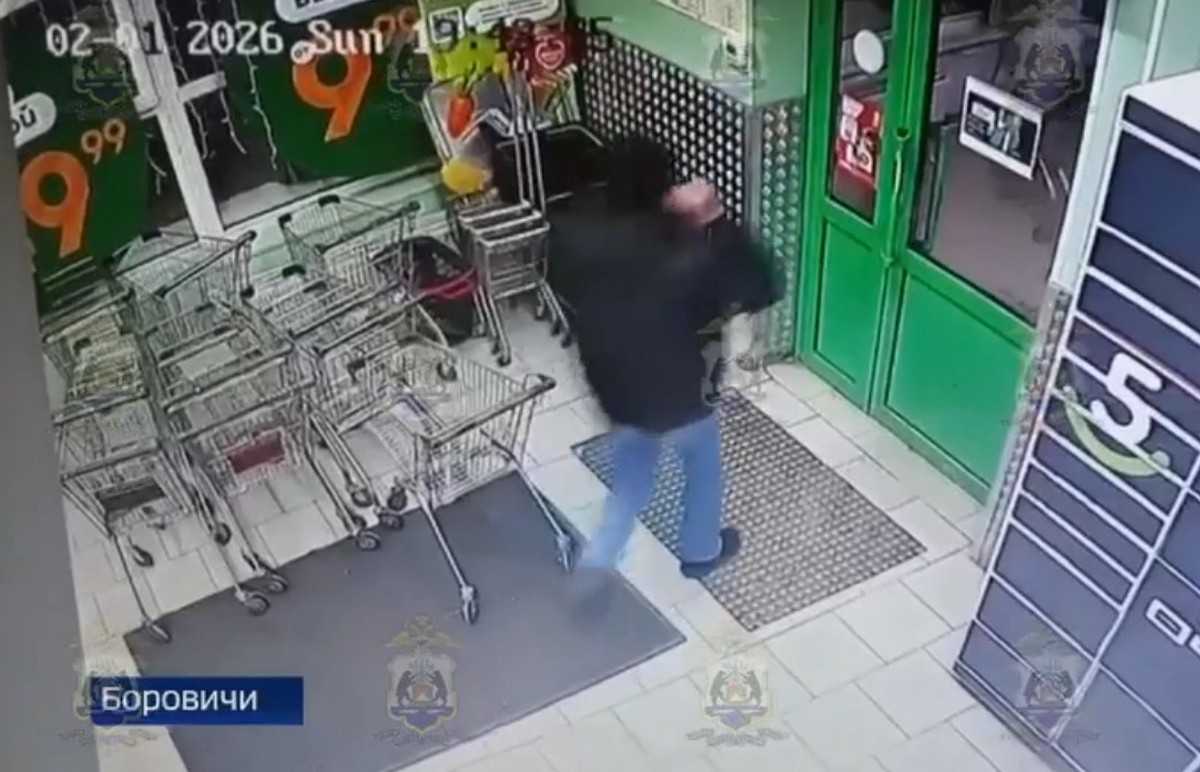 Боровичанин 18 раз выносил из магазина за пазухой алкоголь и кофе