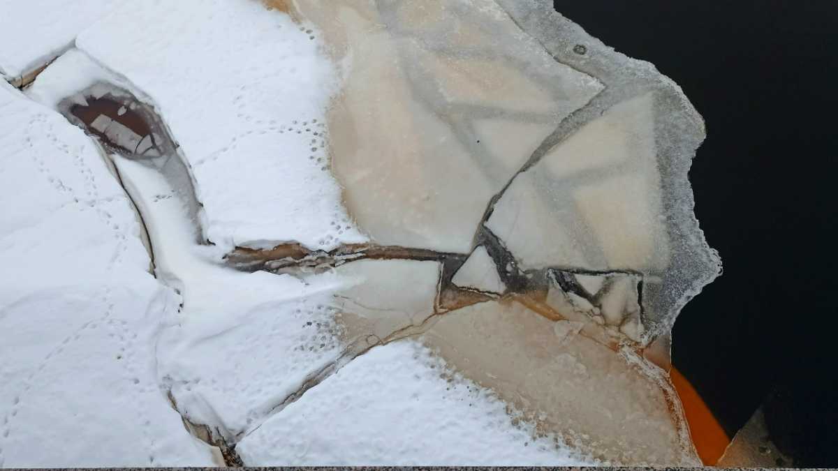 В Солецком и Пестовском округах запретили выходить на лёд водоёмов