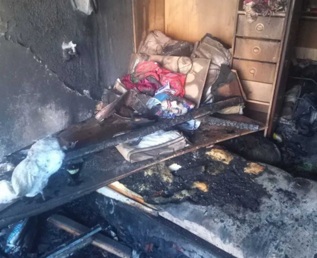 На пожаре в многоквартирном доме в Великом Новгороде пострадала женщина