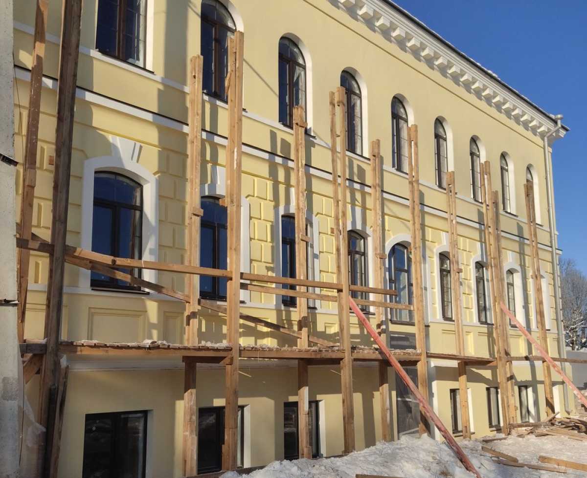 Фасады купеческих особняков в Валдае выкрасят в светло-жёлтый цвет