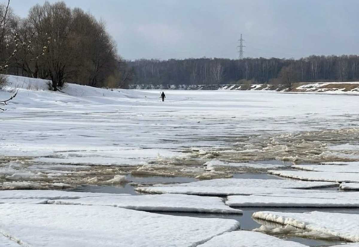 В Великом Новгороде рыбак чуть не утонул в реке Волхов