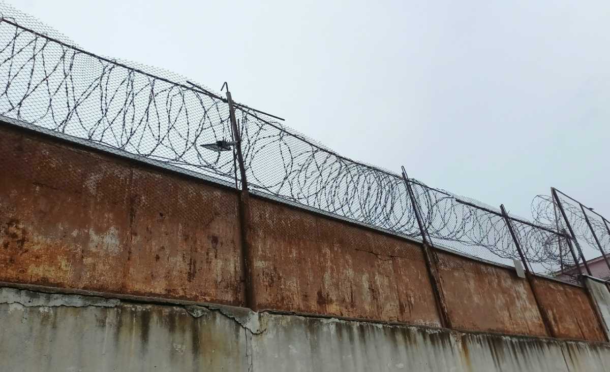 Житель Ленобласти проведёт год в колонии за кражу со взломом в новгородском ТЦ