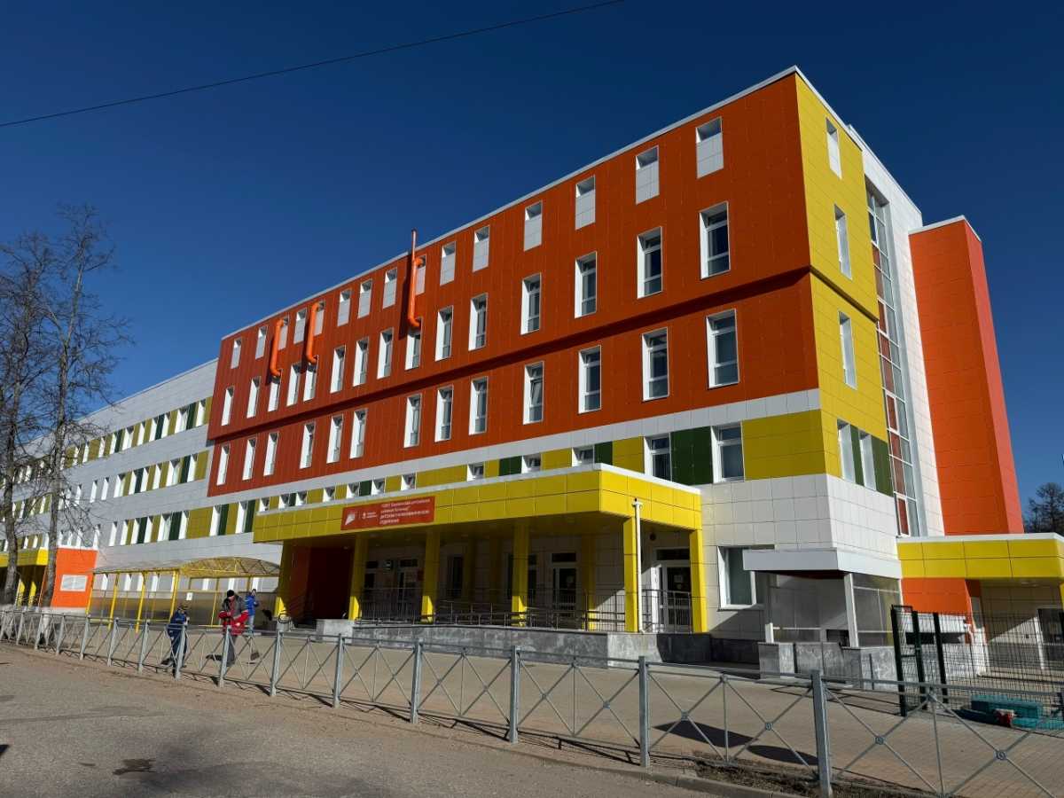 Двое узких специалистов пришли работать в Боровичскую ЦРБ по целевым договорам