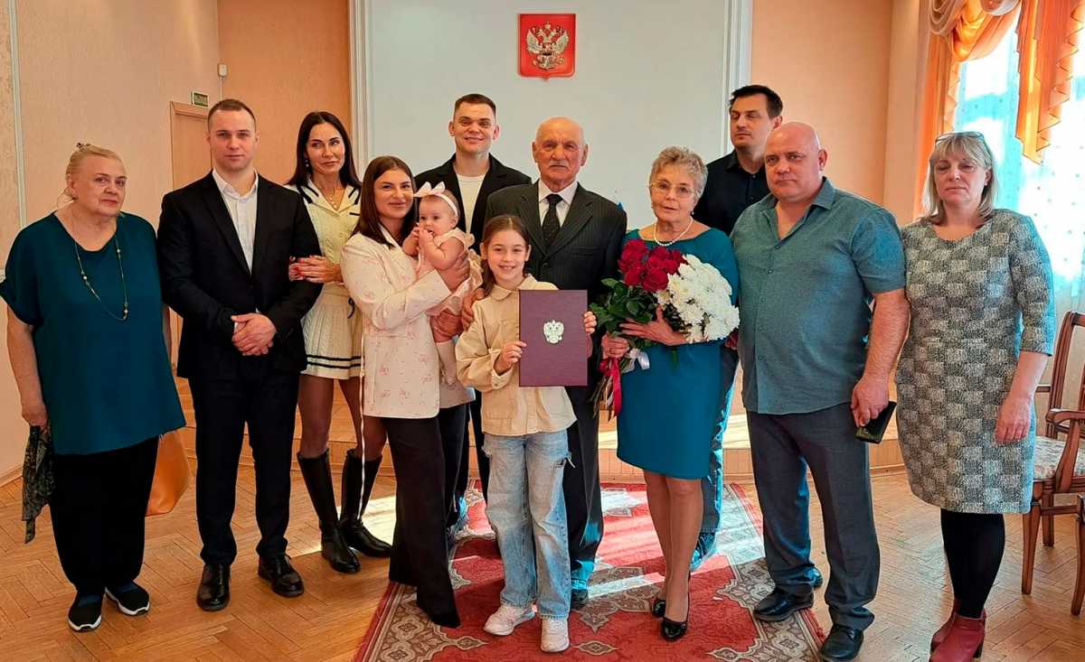 Супруги Митрофановы из Старой Руссы отметили 50-летие совместной жизни