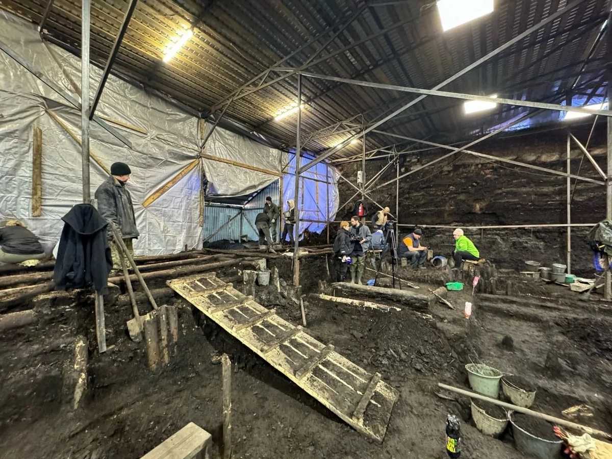 Более 300 сооружений за четыре года нашли на Троицком раскопе в Великом Новгороде