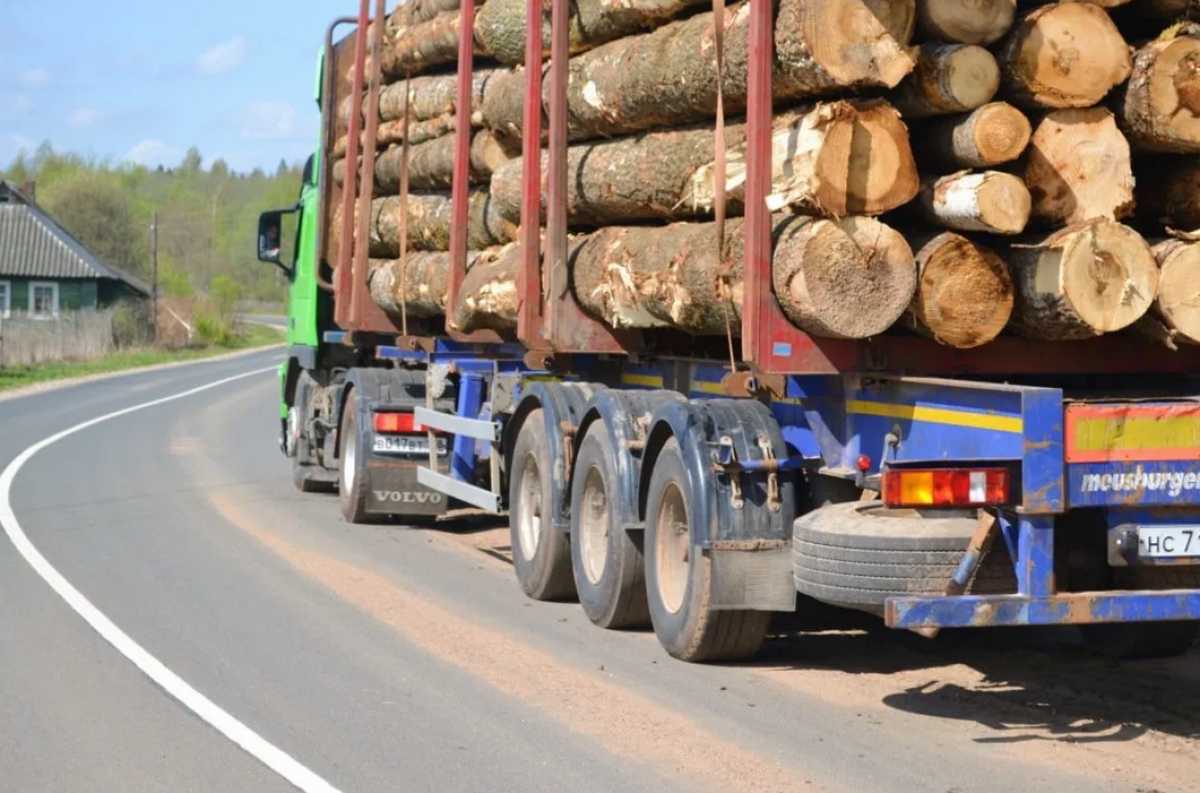 С 1 апреля на дорогах Новгородской области действуют ограничения для грузовиков