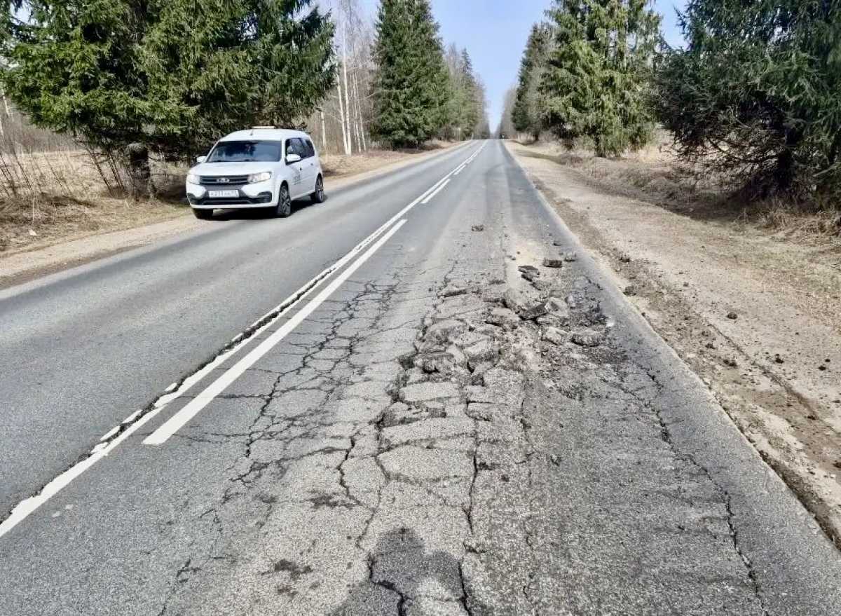 В Новгородском округе восстановят разбитую грузовиками дорогу