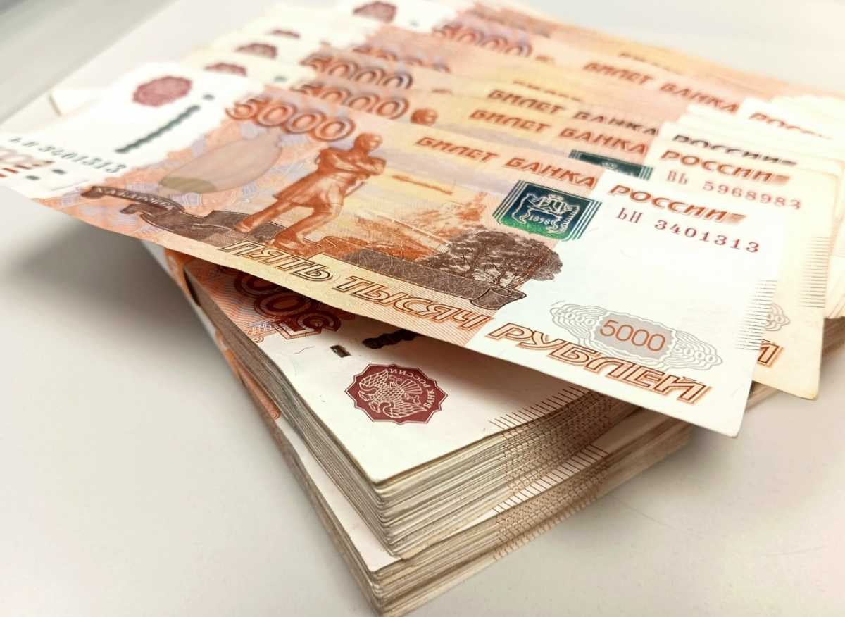 Экс-сотрудницу полиции в Крестцах обвиняют в получении взяток от кандидатов в водители