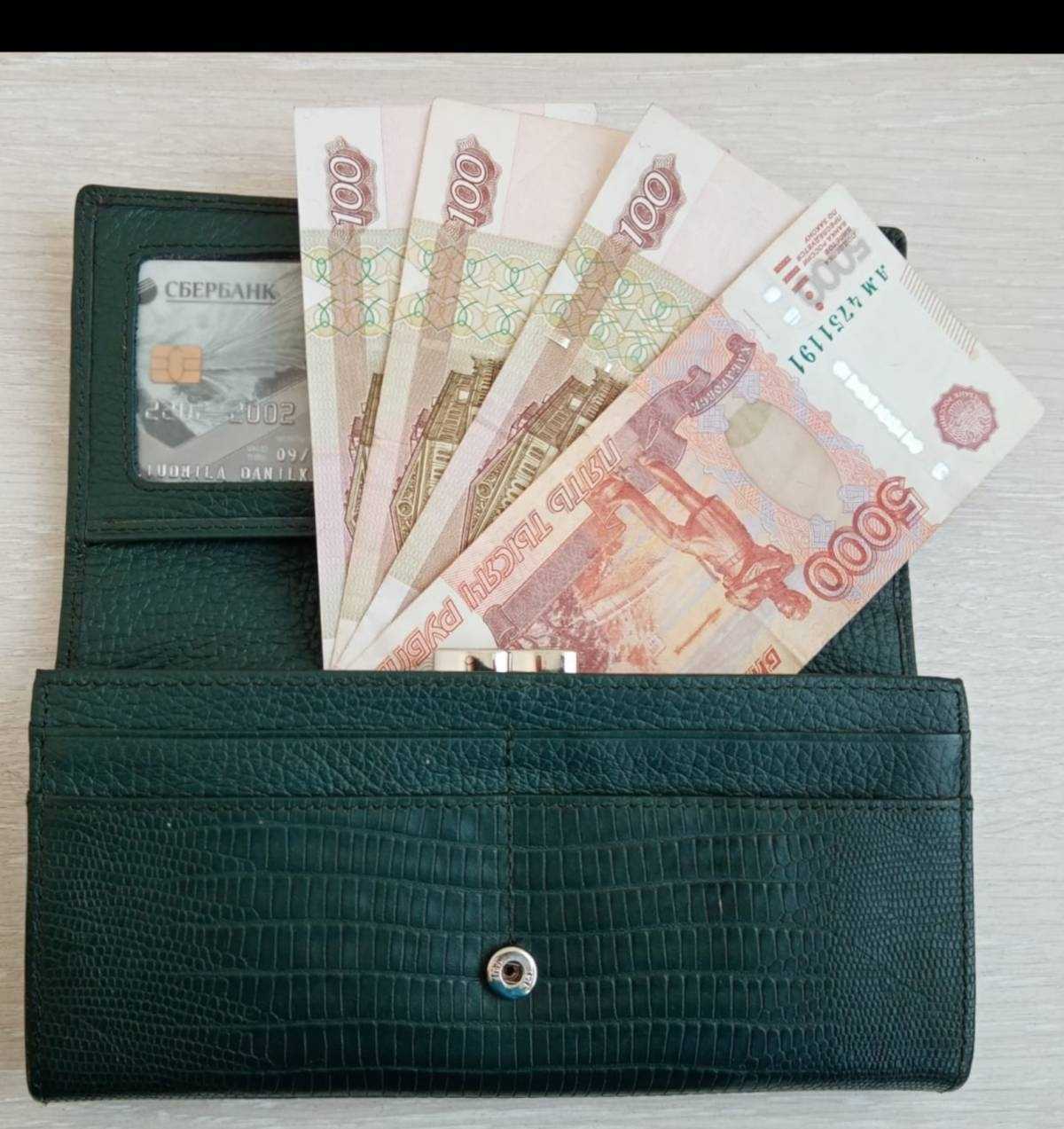 В Крестецком округе водитель «Мазды» без прав пытался дать взятку инспекторам ДПС