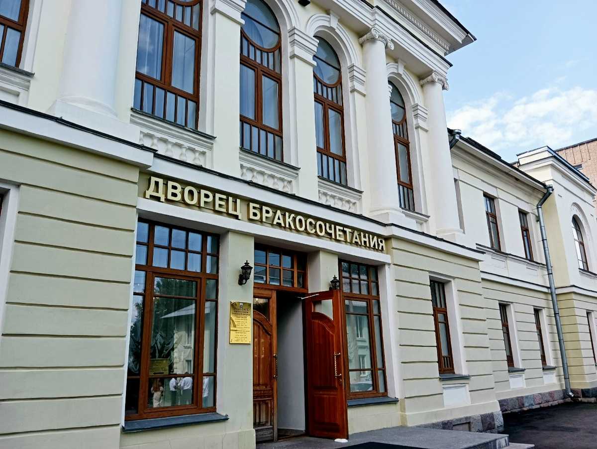 Стал известен график работы отдела ЗАГС в Великом Новгороде в майские праздники