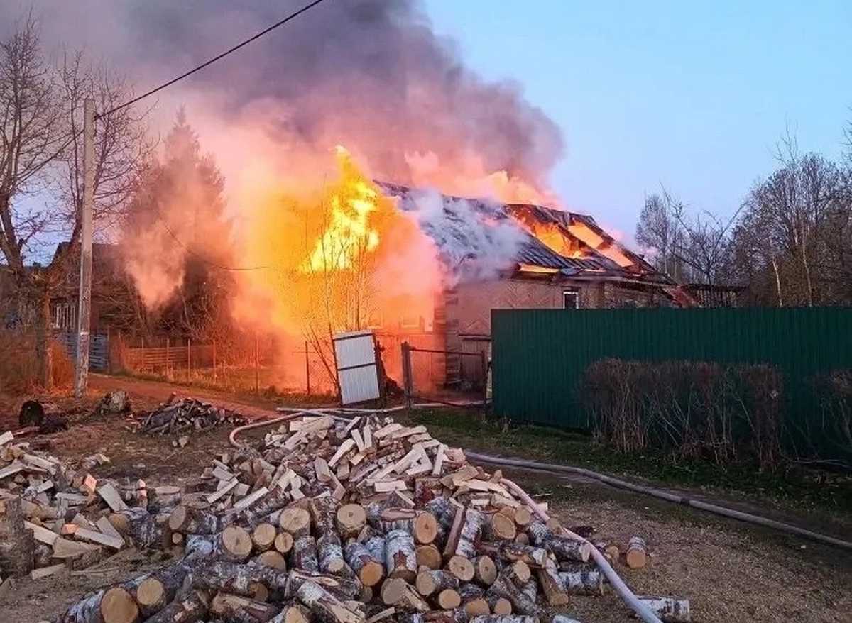 Утром в Малой Вишере тушили пожар в жилой доме на улице Гагарина