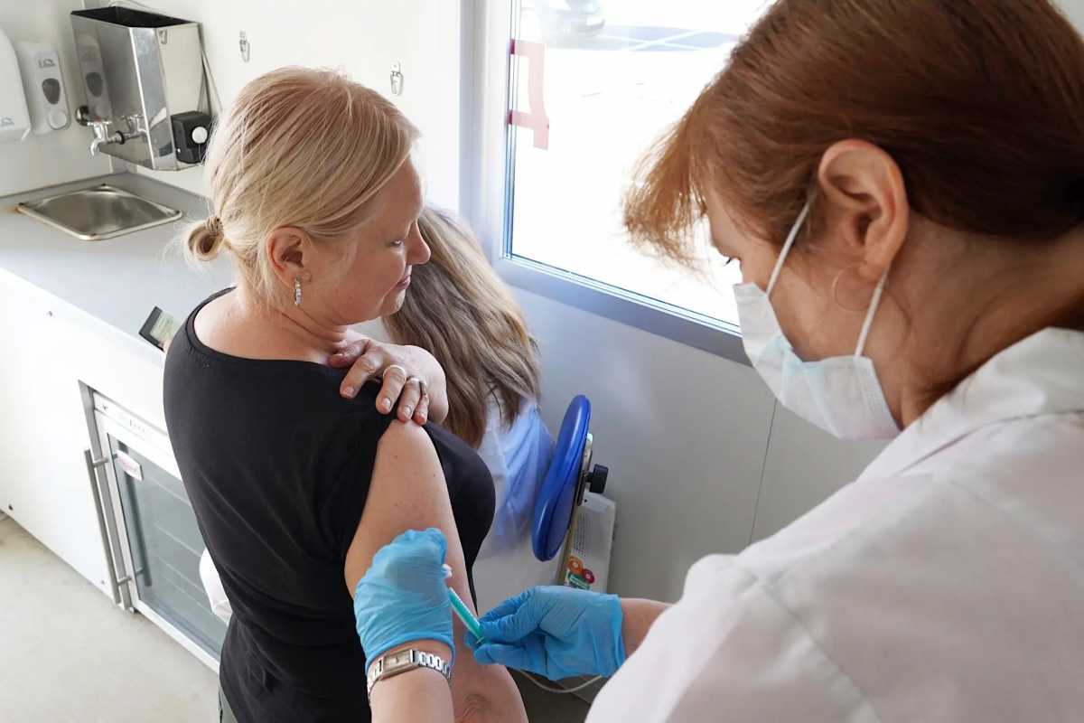 Жители Новгородской области могут вакцинироваться от 20 опасных болезней