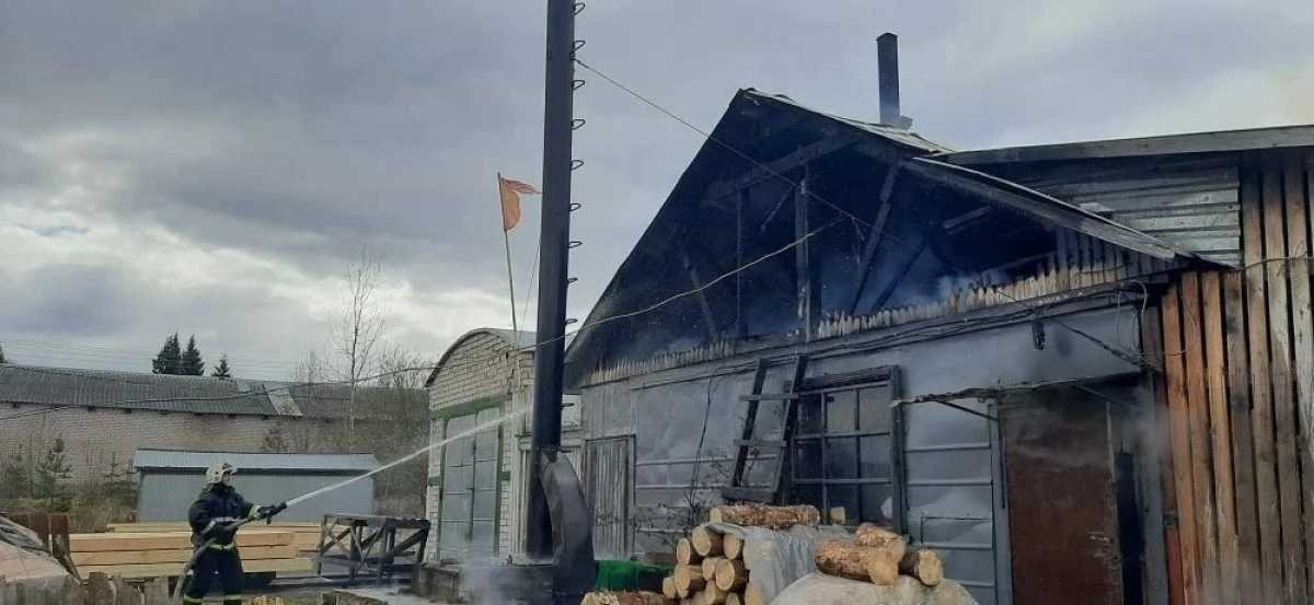 На пестовском деревообрабатывающем предприятии горели сушилка с котельной