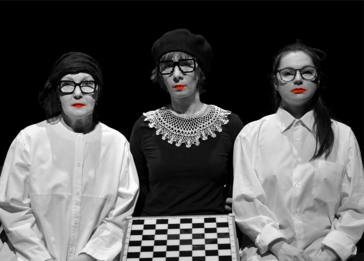 Новгородцев приглашают в другую реальность на премьере спектакля «Сквозь зеркало»