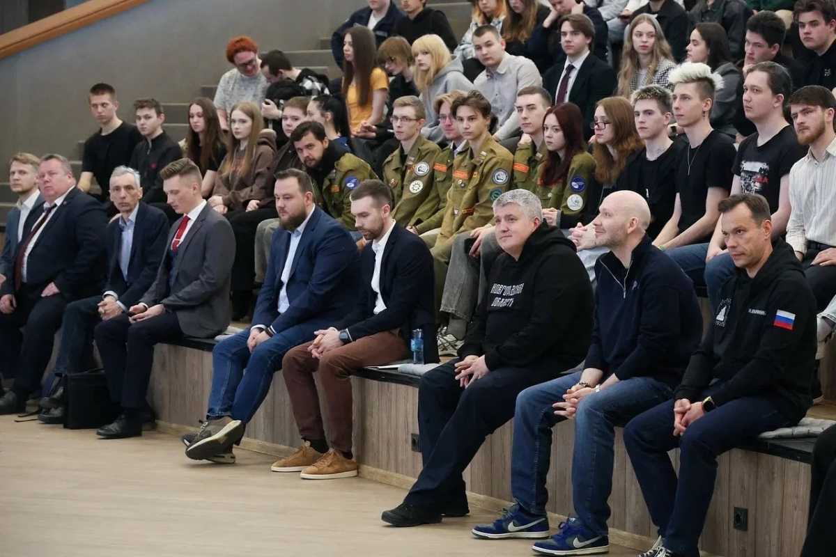 Перспективы цифровизации строительства и ЖКХ обсудили в Великом Новгороде