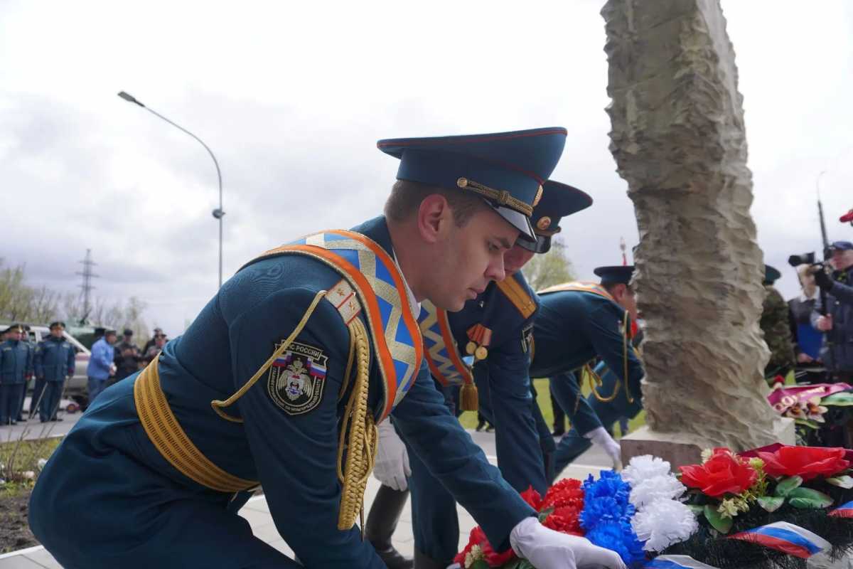 Новгородцы почтили память ликвидаторов аварии на Чернобыльской АЭС