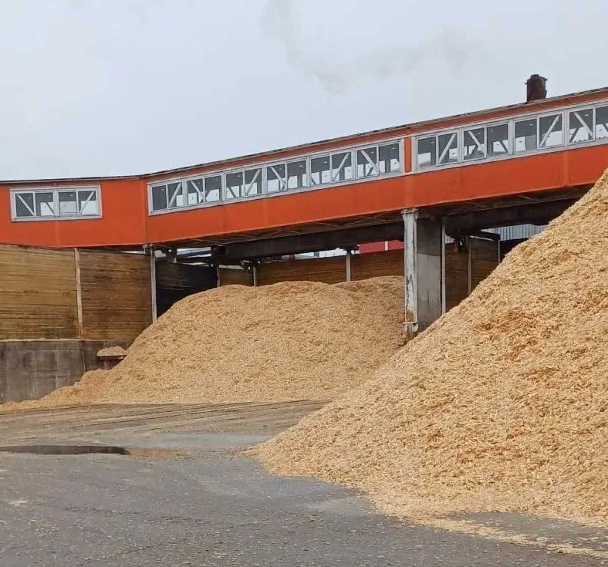 В Ленинградскую и Нижегородскую области отправили партию новгородской щепы