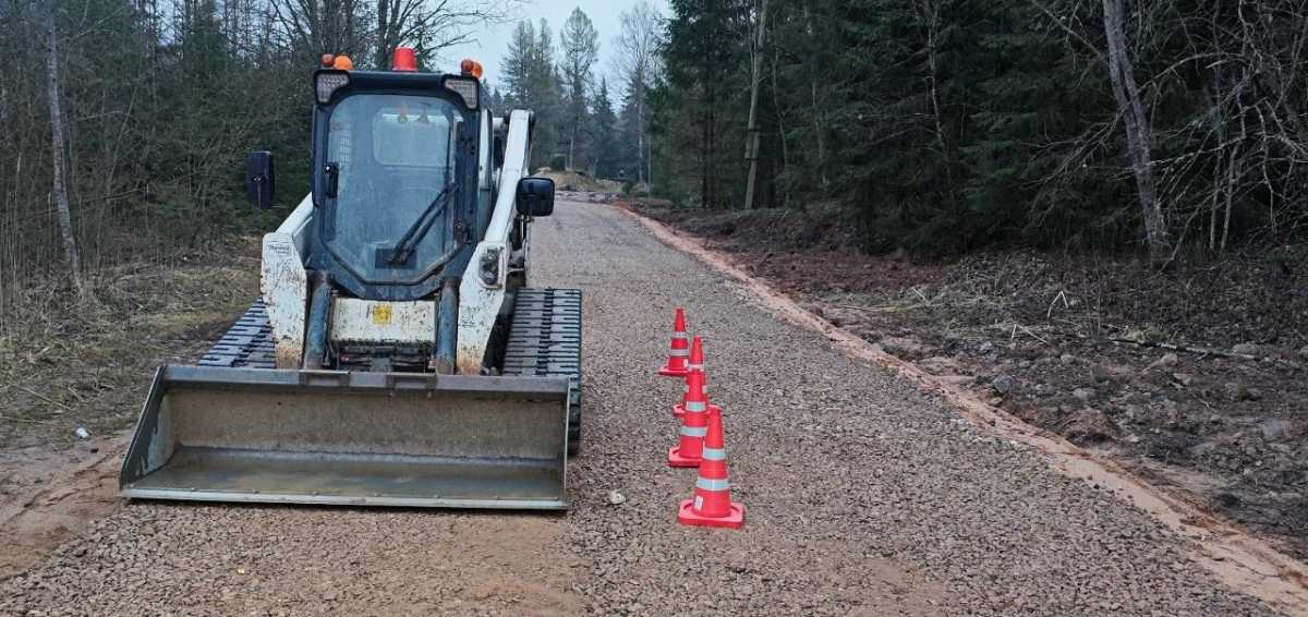 Водитель мини-погрузчика сбил мужчину в Валдайском округе