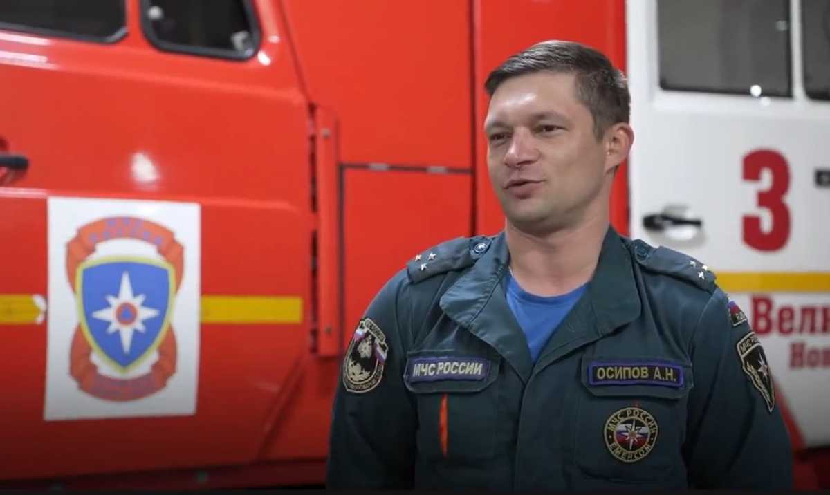 В День пожарной охраны губернатор рассказал историю новгородского спасателя