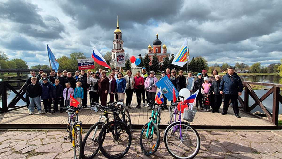 В Старой Руссе прошëл велопробег «Дорогами Победы и Труда»
