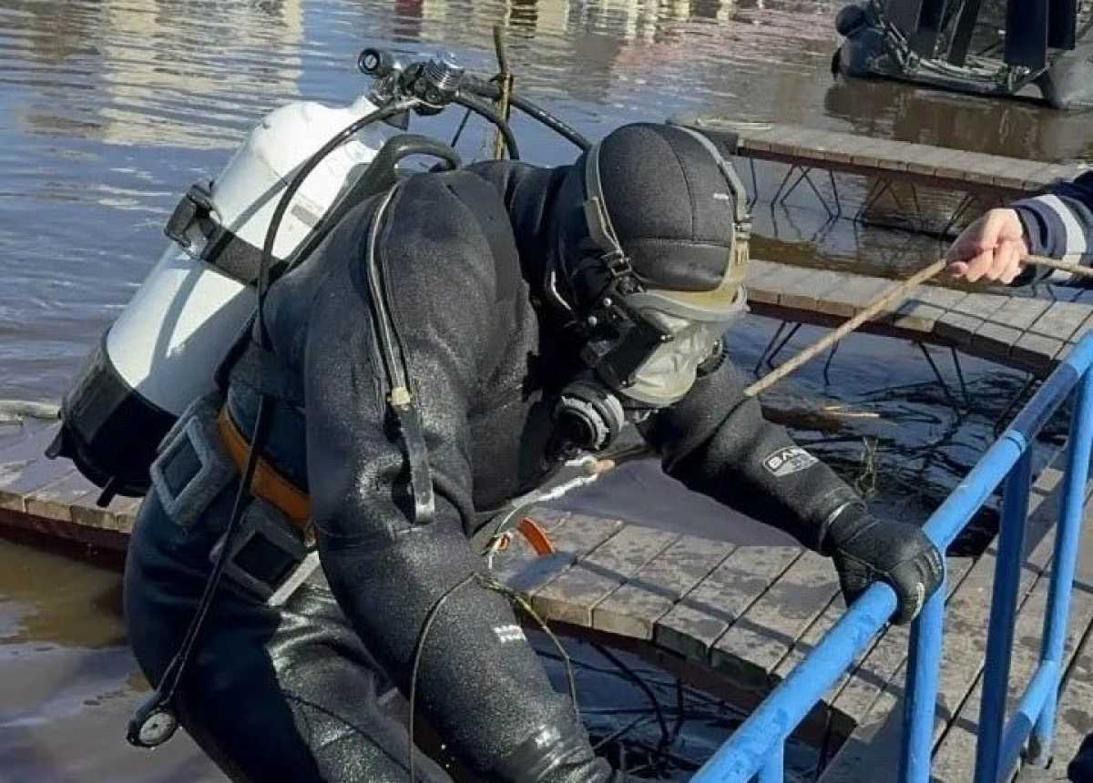 Новгородские водолазы отмечают профессиональный праздник