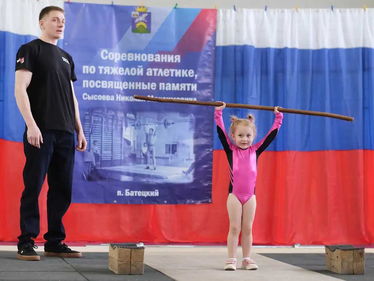 Молодой тренер Алексей Мелешко влюбляет батецких мальчишек и девчонок в тяжёлую атлетику