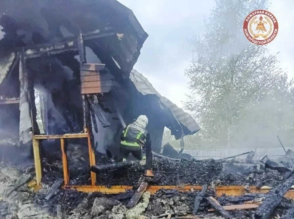 На пожаре в Божонке Новгородского округа пострадали два человека