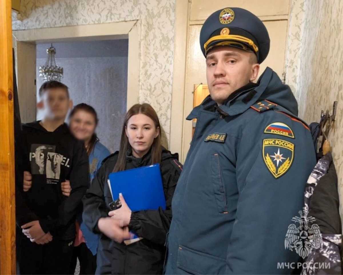 В Новгородской области устанавливают пожарные извещатели социально незащищённым семьям