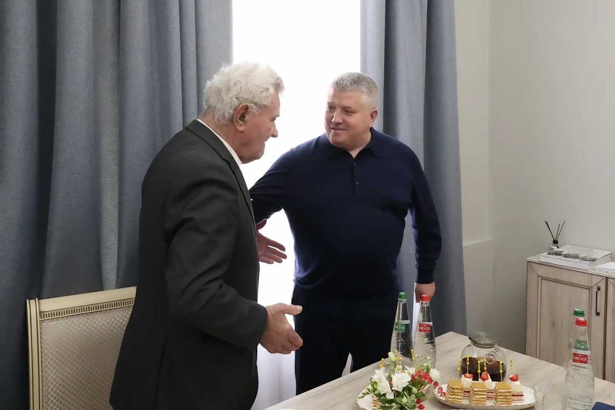 Ветеран Владимир Грачев рассказал губернатору о детских годах в концлагере